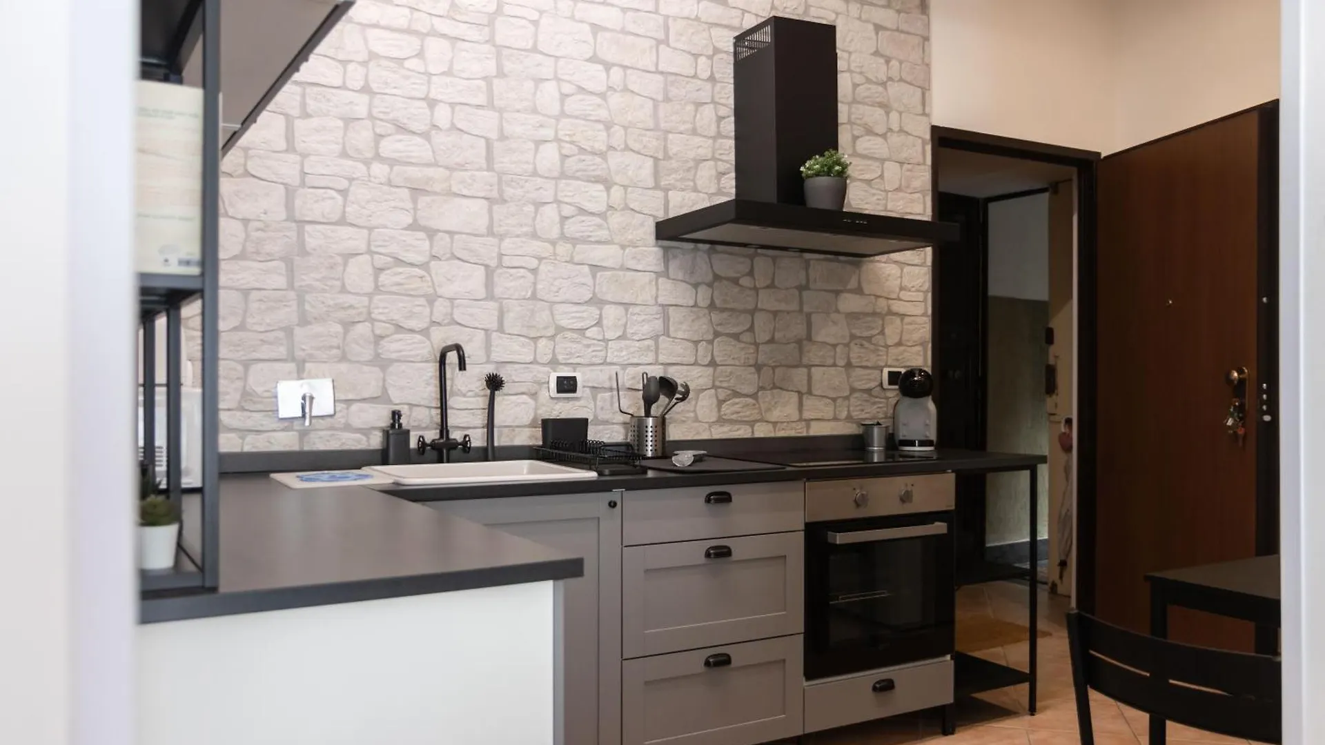 Апартаменты Casa Matteo53 Termini - Castro Pretorio Рим Италия